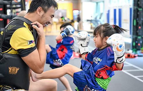 荃灣德樂泰拳學院幼兒泰拳啟蒙班4至7歲小朋友遊戲化訓練