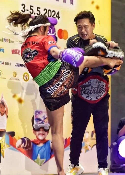 荃灣德樂泰拳學院師生大合照 — 學員與教練團隊 精選相片 7